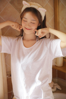 女人POOPING大便A卫生巾